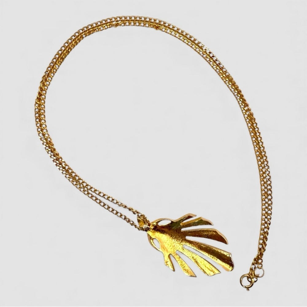 Vintage White Enamel Leaf Pendant Necklace Gold Tone 25 Inch Chain - Picture 3 of 6